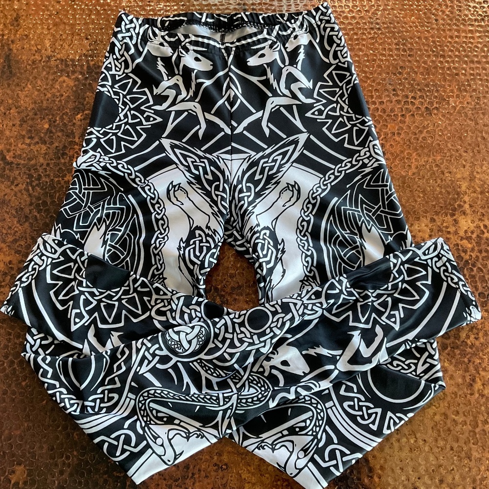 Viking Print High-Waisted Leggings. Black and White Size M